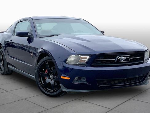 Used 2010 Ford Mustang Premium RWD image 2