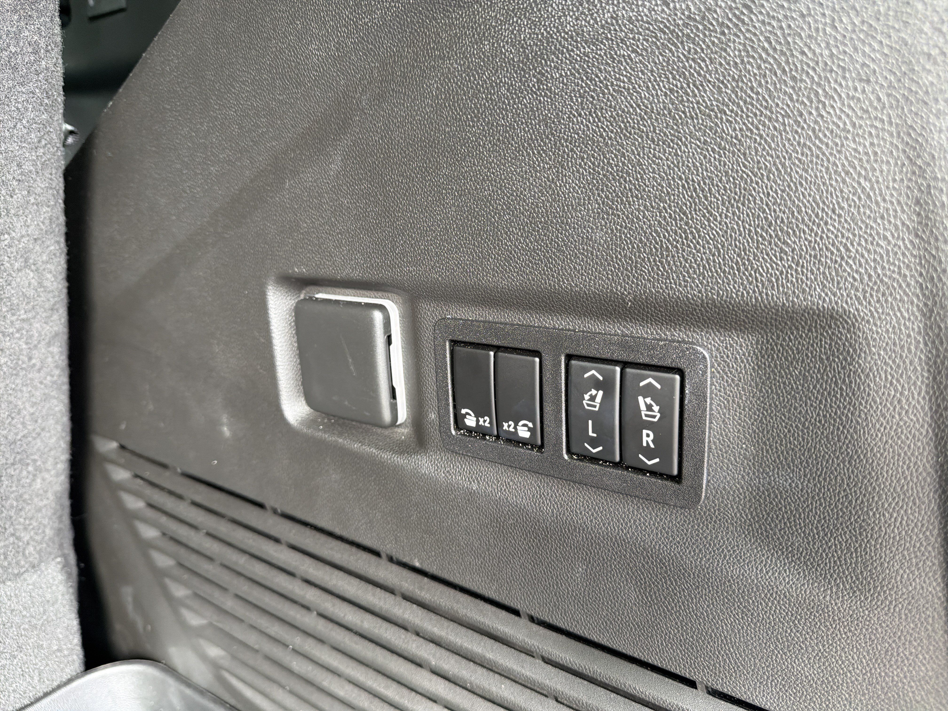 Used 2022 GMC Yukon Denali RWD image 52