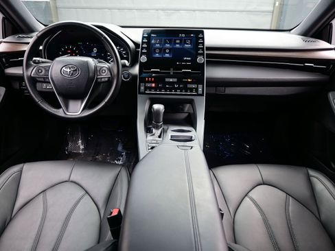 Used 2019 Toyota Avalon XLE image 17
