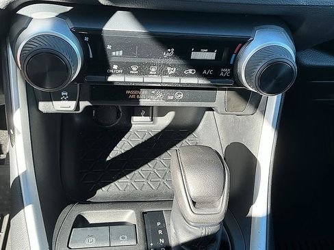 Used 2021 Toyota RAV4 LE image 18