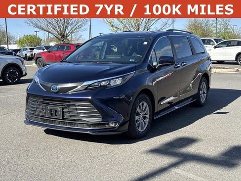 Used 2025 Toyota Sienna XLE image 5