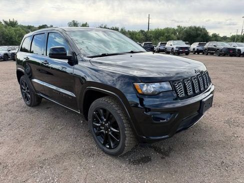 Used 2019 Jeep Grand Cherokee Altitude AWD/4WD image 8