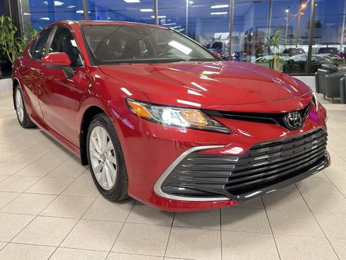 Used 2023 Toyota Camry LE image 4