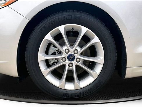 Used 2019 Ford Fusion SE image 33