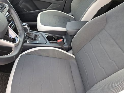 Used 2025 Volkswagen Taos SE image 18