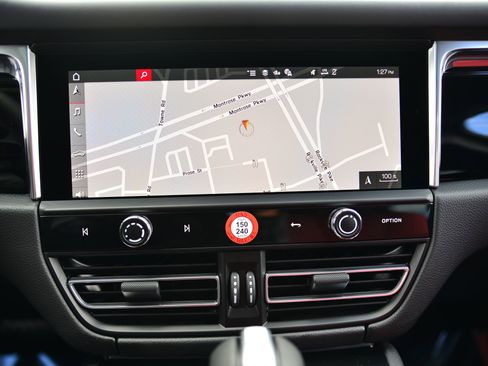 Used 2026 Porsche Macan image 31