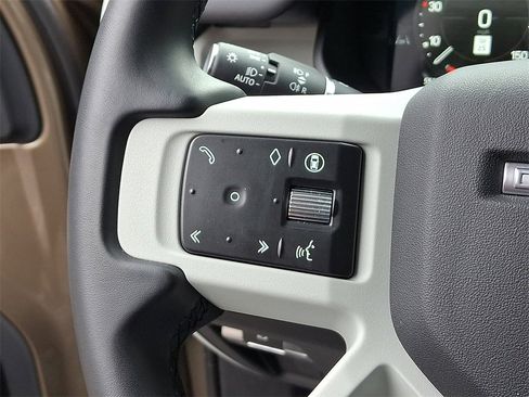 Used 2024 Land Rover Defender 110 X-Dynamic SE image 23