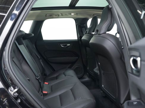 Used 2022 Volvo XC60 B5 Momentum AWD/4WD image 12