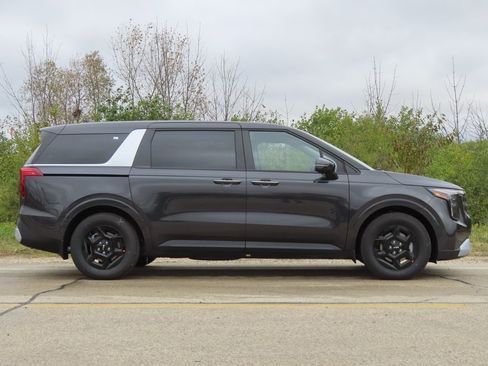 New 2026 Kia Carnival image 2