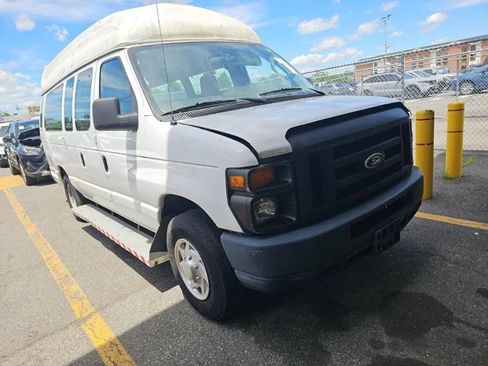 Used 2014 Ford E-250 and Econoline 250 Extended w/ Power Group RWD image 2