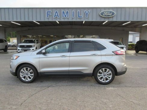 Used 2022 Ford Edge Titanium AWD/4WD image 2