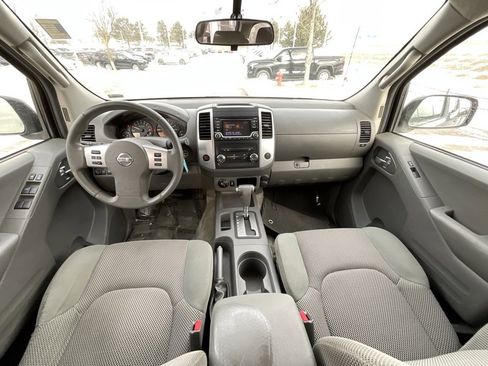 Used 2016 Nissan Frontier SV image 8