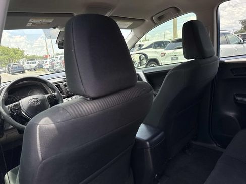 Used 2018 Toyota RAV4 LE FWD image 14