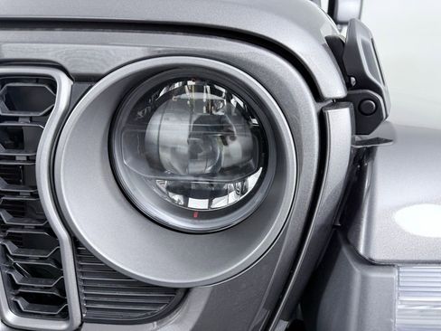 New 2026 Jeep Gladiator Sahara image 18