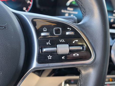 Used 2023 Mercedes-Benz CLA 250 w/ Premium Package image 28