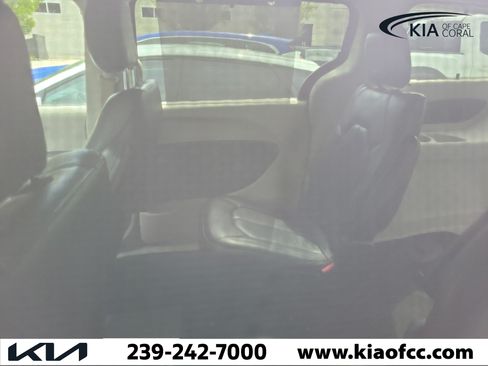 Used 2022 Chrysler Pacifica Touring-L FWD image 7
