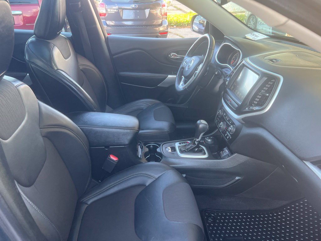 Used 2018 Jeep Cherokee Latitude Plus w/ Comfort/Convenience Group AWD/4WD image 21