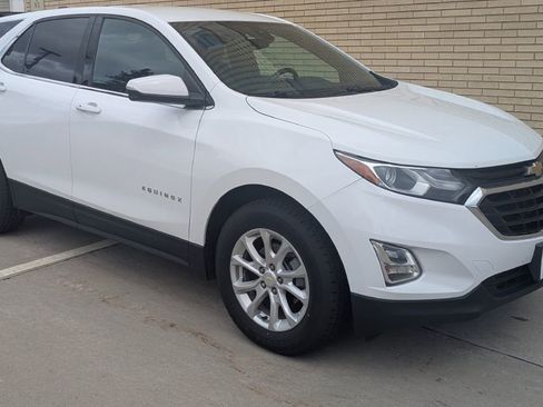 Used 2019 Chevrolet Equinox LT w/ Driver Convenience Package image 8