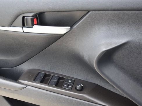 Used 2023 Toyota Camry SE image 10