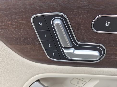 Used 2022 Mercedes-Benz GLB 250 4MATIC image 6