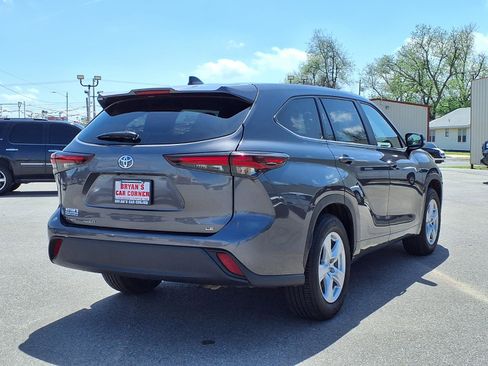 Used 2025 Toyota Highlander LE FWD image 25