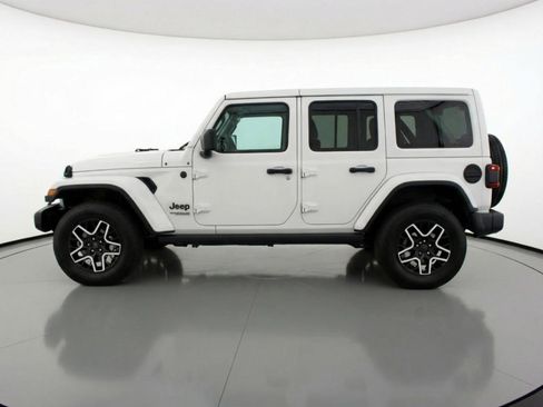 Used 2025 Jeep Wrangler Sahara image 5