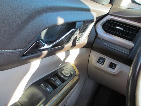 Used 2019 GMC Acadia Denali image 27