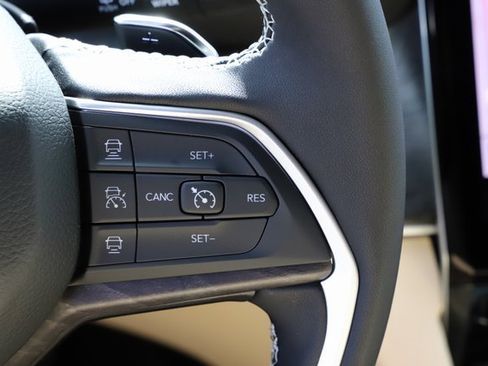 New 2025 Jeep Grand Cherokee Limited image 23