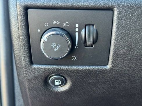 Used 2020 Jeep Grand Cherokee Laredo AWD/4WD image 19