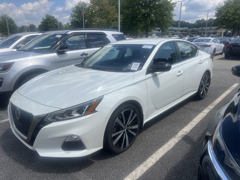 Certified 2021 Nissan Altima 2.5 SR FWD image 2