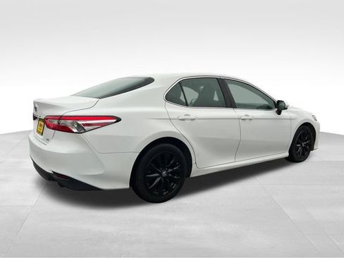 Used 2018 Toyota Camry LE image 8