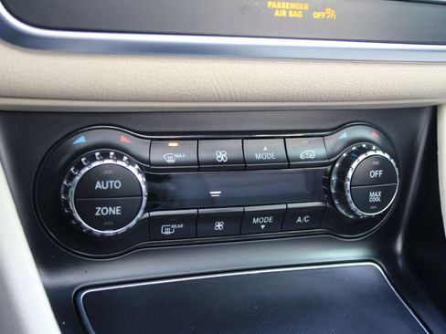 Used 2019 Mercedes-Benz GLA 250 4MATIC image 33