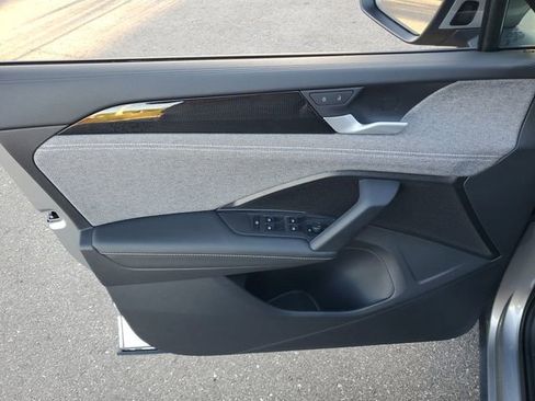 Certified 2025 Volkswagen Tiguan S image 12