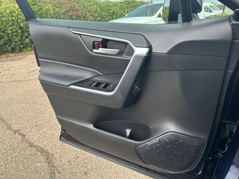Used 2025 Toyota RAV4 XLE image 20