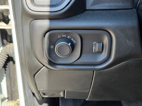 Used 2024 RAM 3500 Tradesman w/ Chrome Appearance Group AWD/4WD image 19