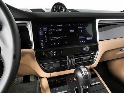 Certified 2024 Porsche Macan w/ Premium Plus Package AWD/4WD image 13