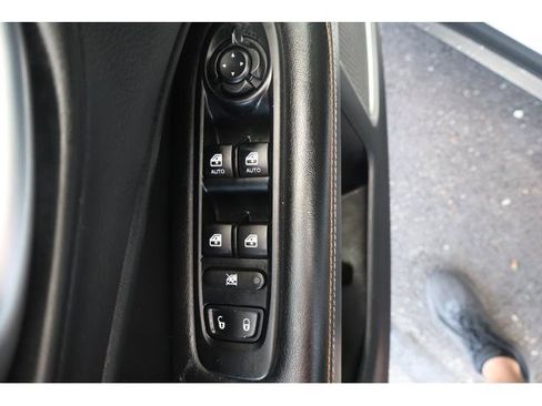Used 2018 Jeep Compass Latitude w/ Popular Equipment Group AWD/4WD image 9
