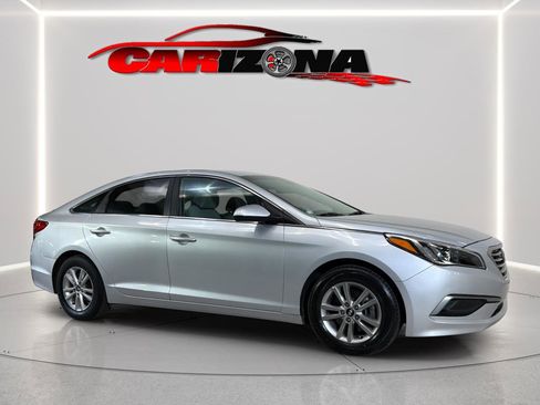 Used 2017 Hyundai Sonata SE FWD image 2
