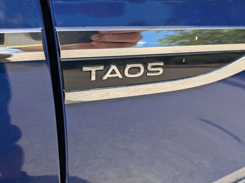 Used 2022 Volkswagen Taos SE FWD image 13