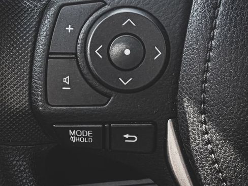 Used 2015 Toyota RAV4 XLE FWD image 7