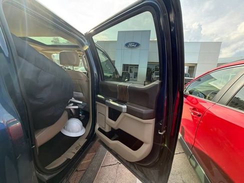 Used 2018 Ford F150 Lariat w/ Equipment Group 502A Luxury AWD/4WD image 20