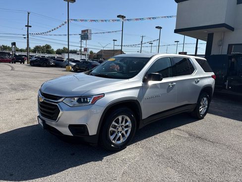 Used 2020 Chevrolet Traverse LS FWD image 2