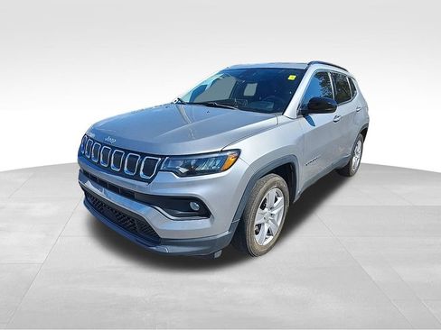 Certified 2022 Jeep Compass Latitude image 8