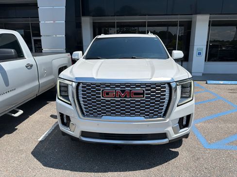 Used 2022 GMC Yukon XL Denali w/ Denali Premium Package AWD/4WD image 2