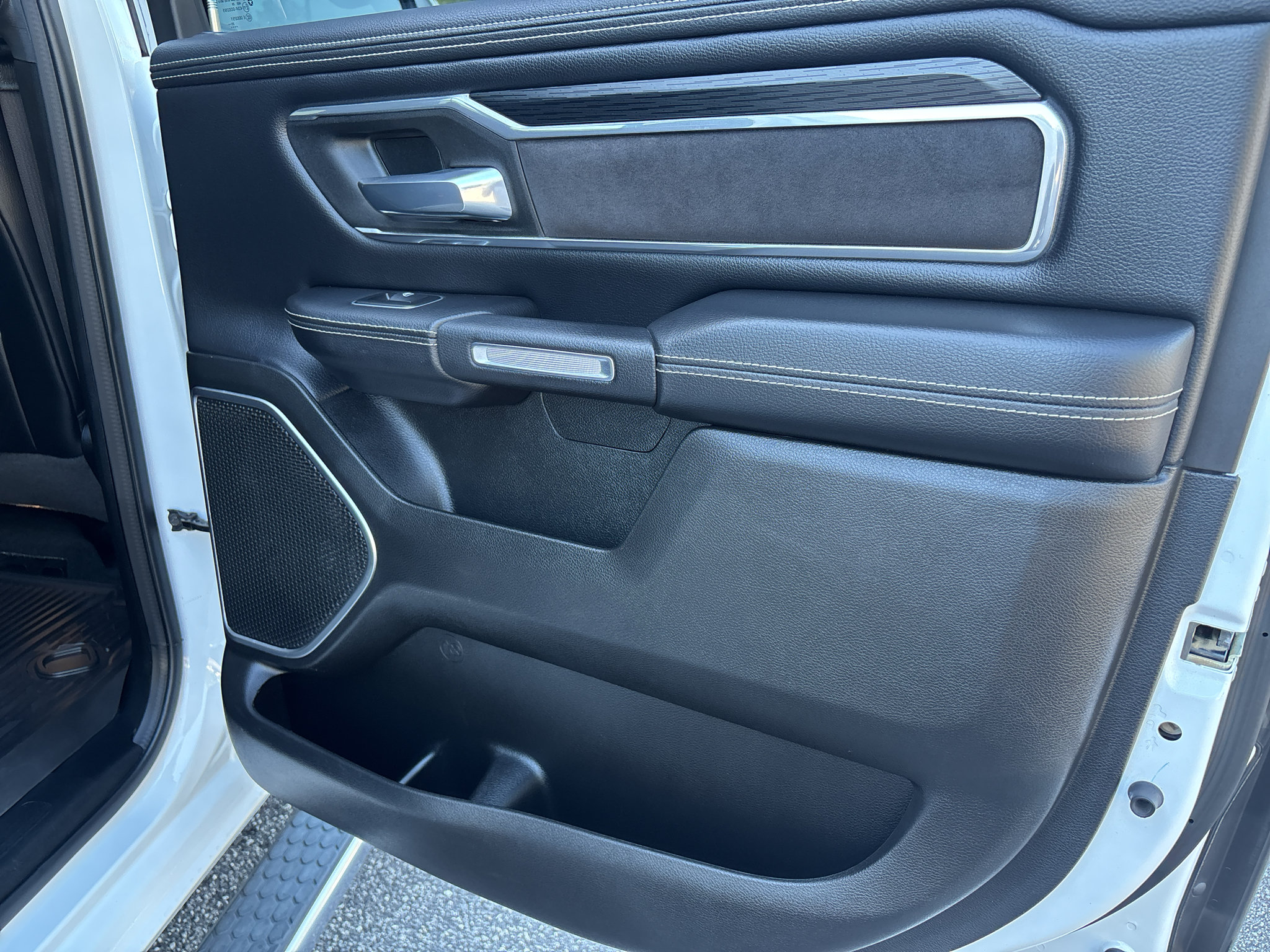 Used 2023 RAM 1500 Laramie AWD/4WD image 22