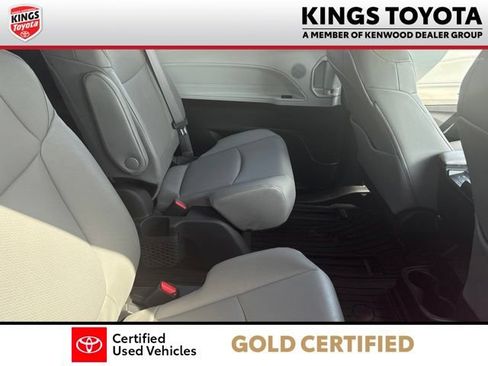 Used 2025 Toyota Sienna XLE FWD image 9