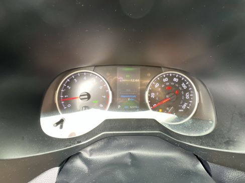 Used 2020 Toyota RAV4 XLE w/ XLE Grade Weather Package AWD/4WD image 17