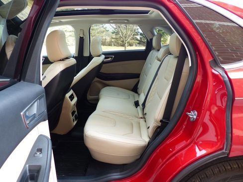 Used 2024 Ford Edge Titanium w/ Titanium Elite Package image 32