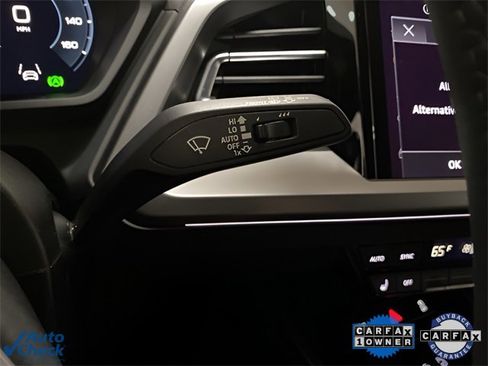 Used 2024 Audi Q4 e-tron Premium image 32