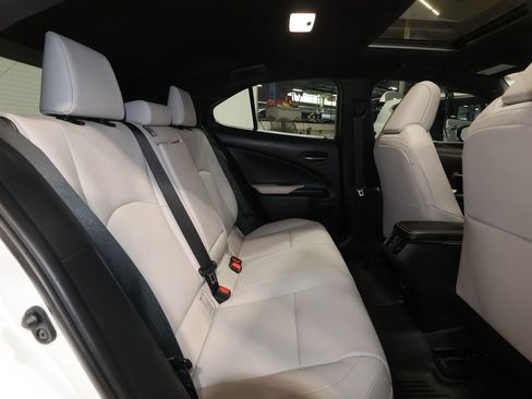 Used 2022 Lexus UX 200 w/ Premium Package image 25